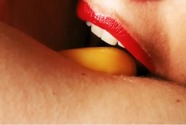 Hila Lulu Lin Farah Kufr Birim, video still from No More Tears, 1994.
